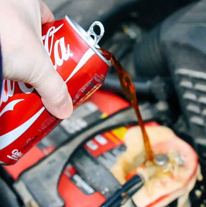 10 способов использования Coca-Cola в быту