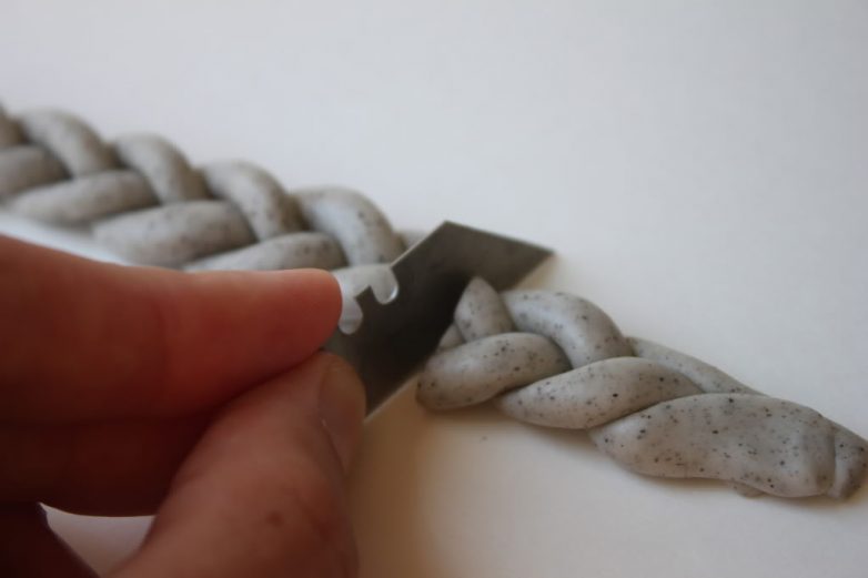 Плетеный браслет из полимерной глины