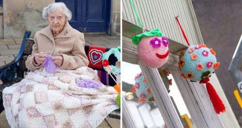 104-летняя британка украшает свой город вязаными изделиями