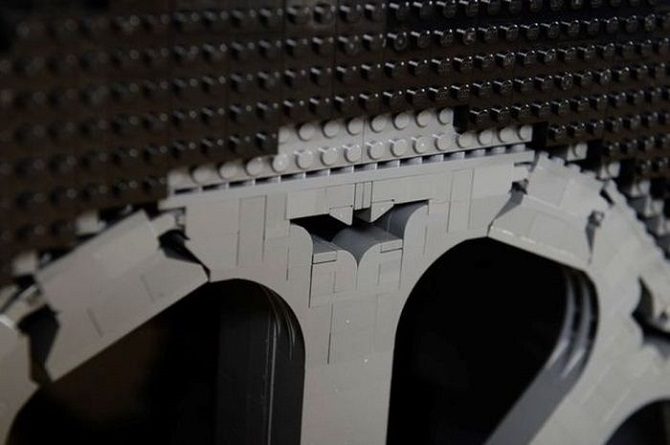 Бэтмобиль из кубиков Lego в натуральную величину
