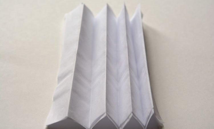 Как сделать цветы для оформления подарков из оберточной бумаги
