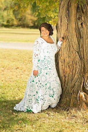 Невеста связала крючком свадебное платье, потратив на это 8 месяцев