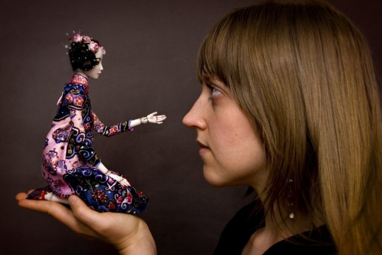 Дизайнер создает одухотворенные куклы для взрослых