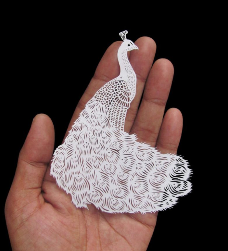 Индийский художник вырезает тончайшие шедевры из бумаги