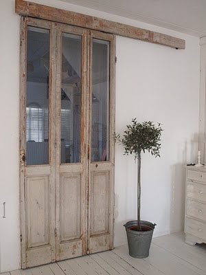 Винтажные двери в современных интерьерах