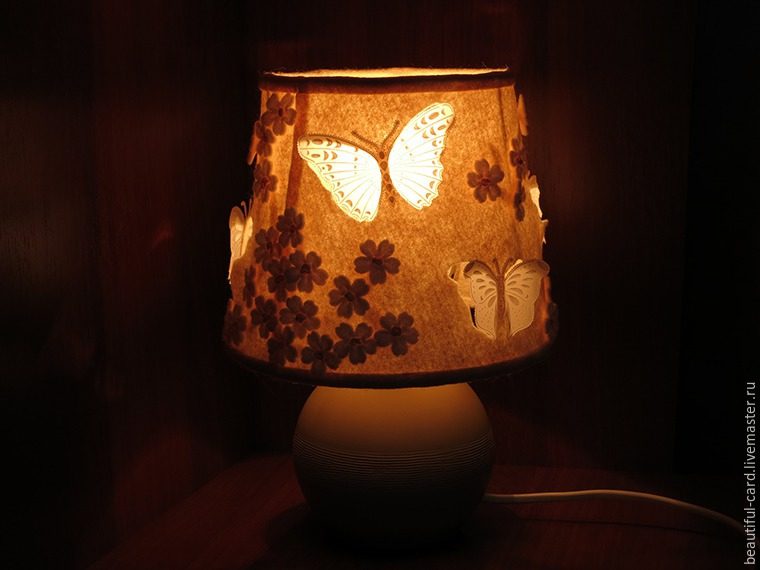 Мастерим ночник из фетра со светящимися бабочками