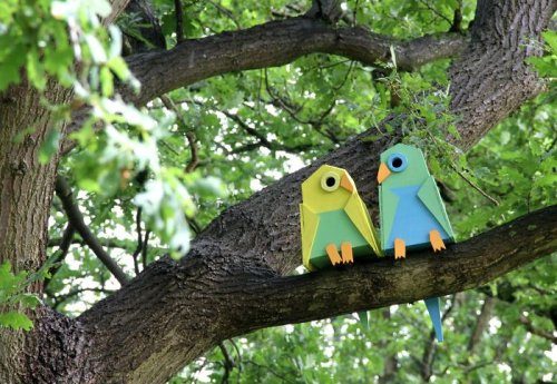 Художник строит скворечники, чтобы птицы не улетали из городов