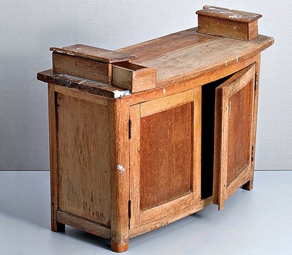 Современная деревянная мебель из старого шкафа