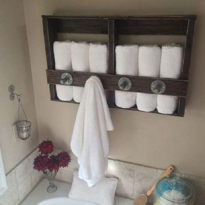 Поделки из паллет в деревенском стиле для ванной комнаты
