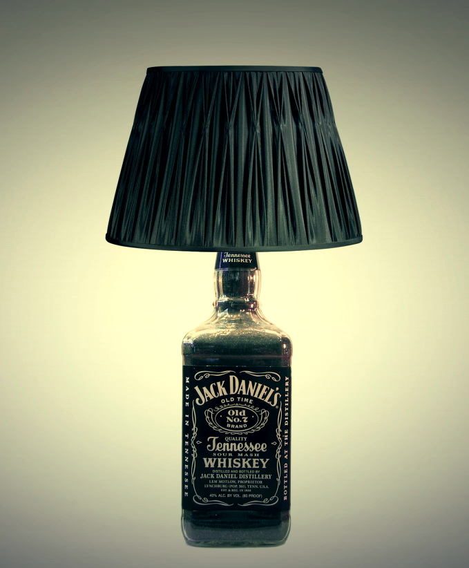 Оригинальный светильник из бутылки