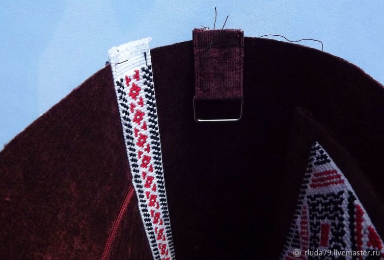 Сумочка с вышивкой в славянском стиле