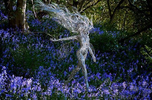 Завораживающие скульптуры фей из стальной проволоки от художника Робина Уайта