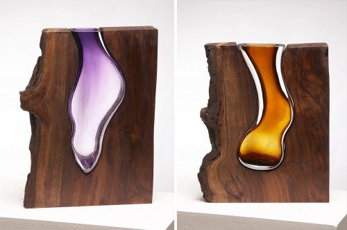 Необычные стеклянные вазы в деревянном обрамлении
