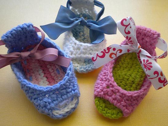 Идеи вязаных сандалик для малышей