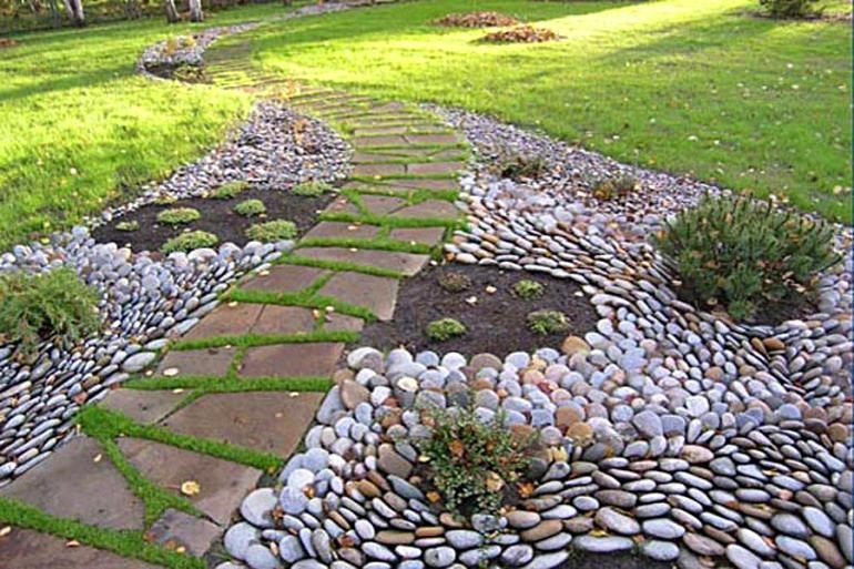 Идеи оформления садовых дорожек из натурального камня