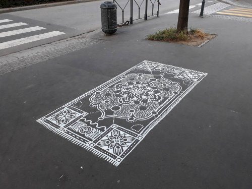 Узорчатые ковры на улицах городов