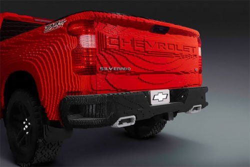 Автомобиль Chevrolet Silverado из LEGO