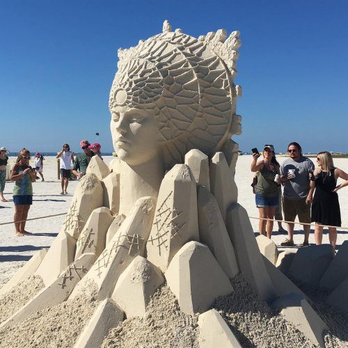 Невероятные скульптуры из песка