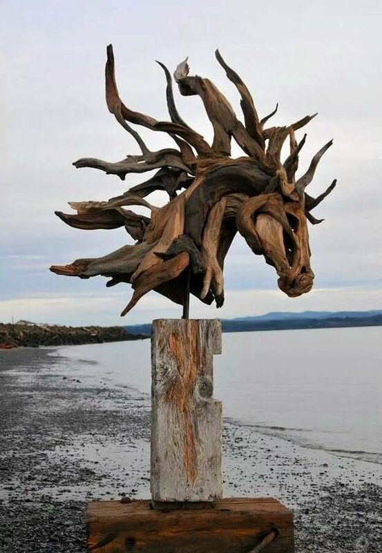 Искусство из деревяшек, выброшенных морем