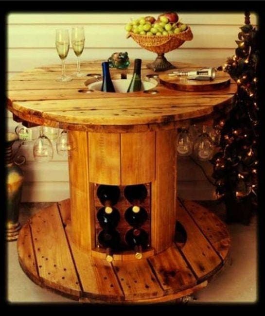 Креативный стол из ненужной деревянной катушки