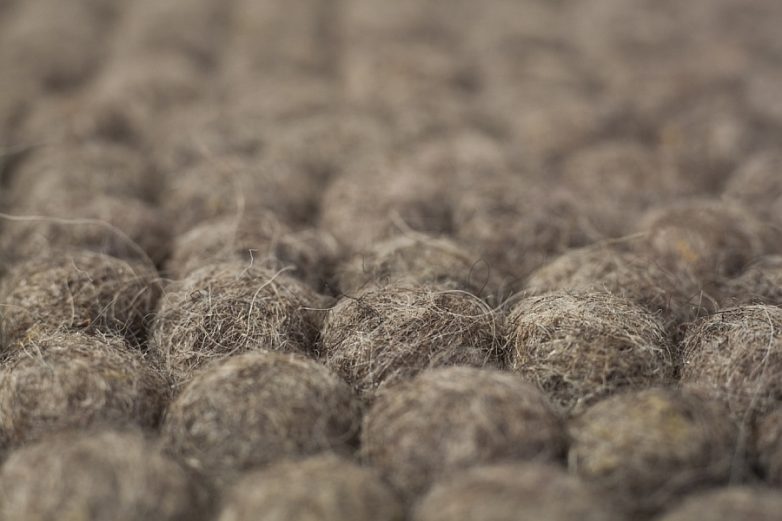 Создание ковров из шерстяных шариков