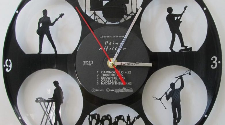 Часы из старых виниловых пластинок