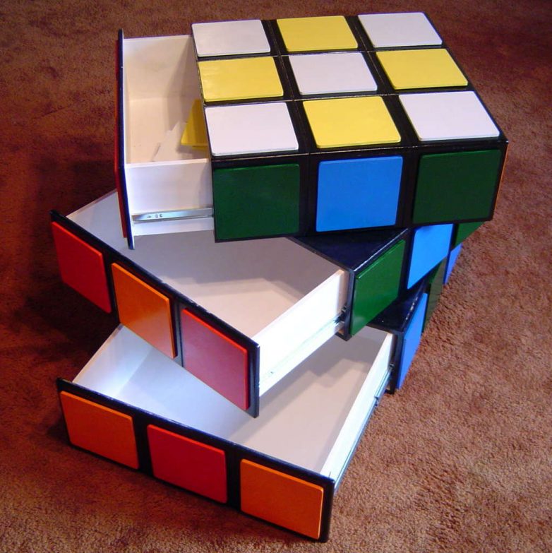 Комод в виде кубика Рубика