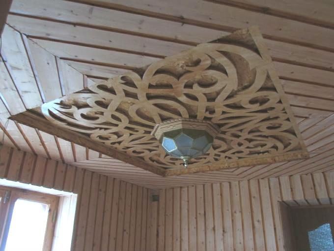 Декоративная панель из фанеры на потолок