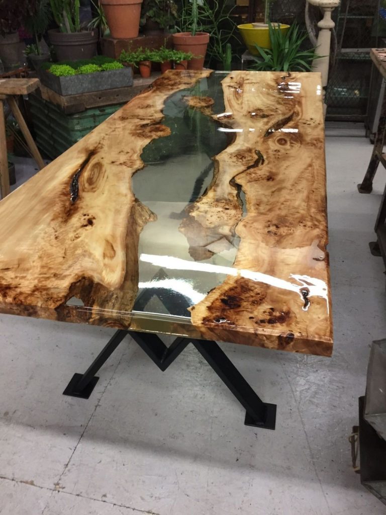 Невероятные столы с эпоксидной смолой