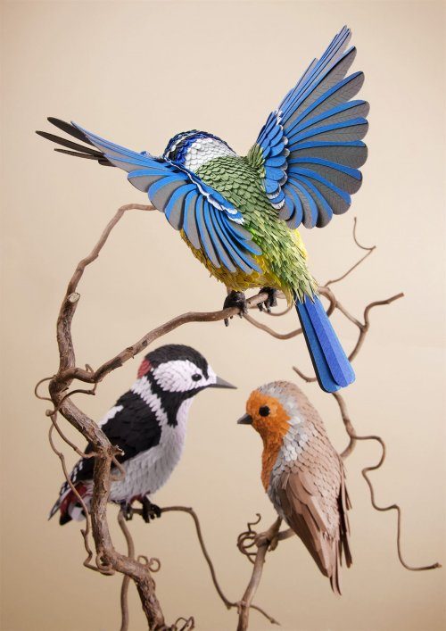 Трёхмерные скульптуры птиц и бабочек