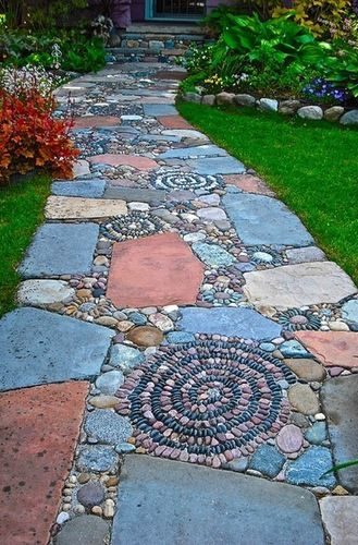 Фантастически красивая мозаика в саду