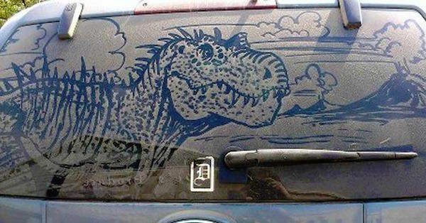 Произведения искусства на грязных автомобилях