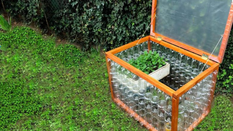 Полезная переработка пластиковых бутылок для огорода