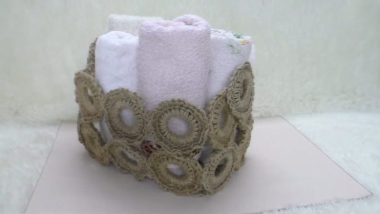 Необычный декор из джута и колец от гардины