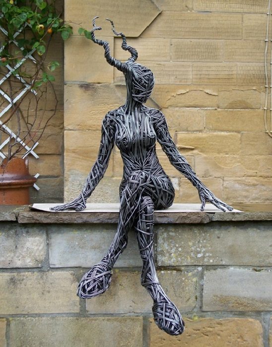 Невероятные скульптуры из стальной проволоки