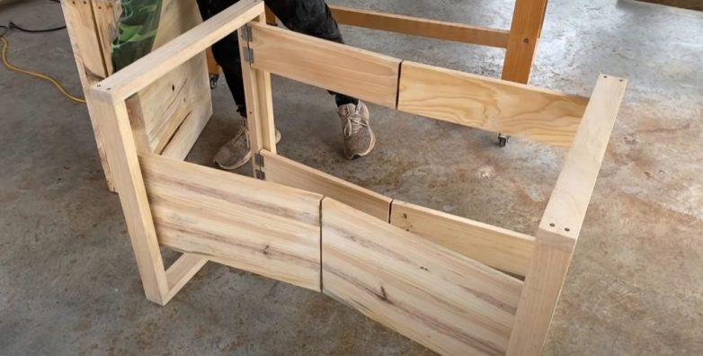 Деревянный складной стол для дома и дачи