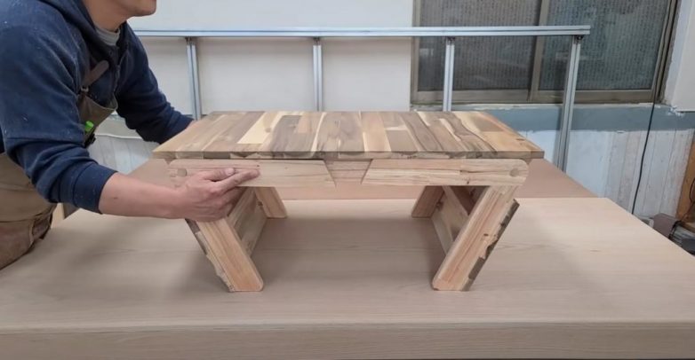 Складной стол-трансформер из дерева