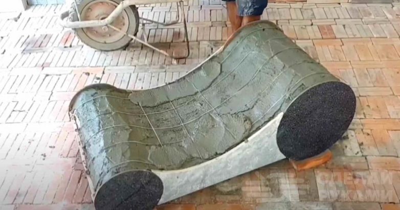 Лежак из керамической плитки и цемента
