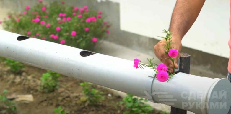 Интересный цветочный заборчик из пластиковых труб