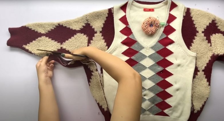 Трюк, который поможет моментально уменьшить размер свитера