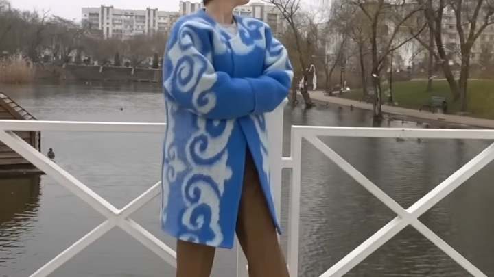 Стильное пальто из старого советского одеяла