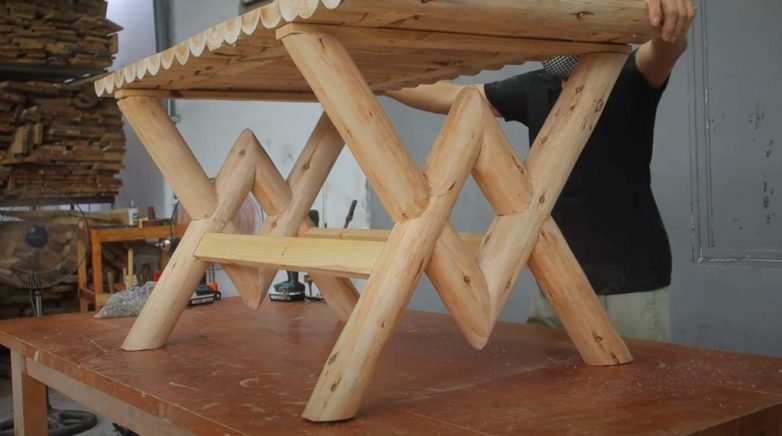 Мастерим стол из брёвен в деревенском стиле