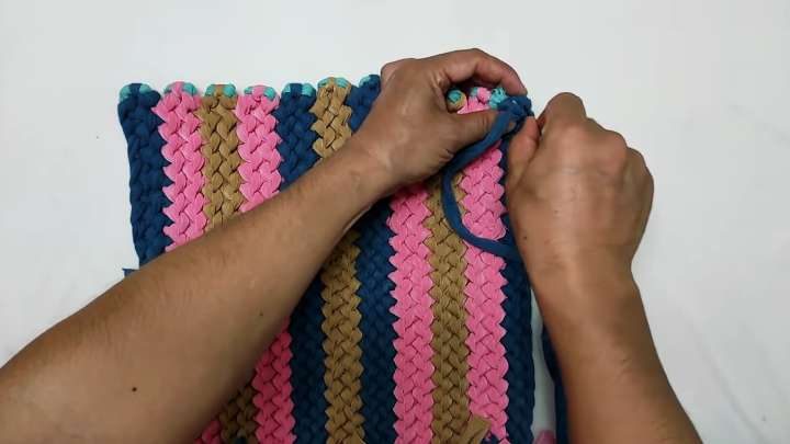Метод плетения с помощью  старых футболок