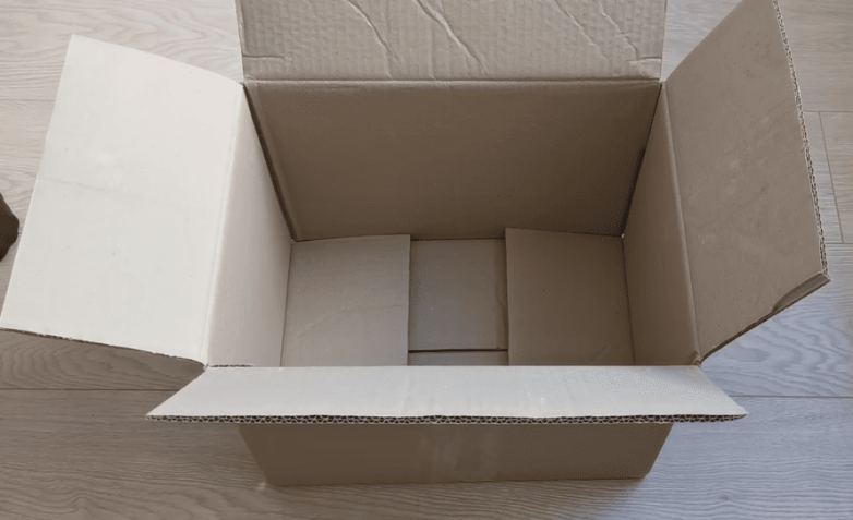 Практичная вещица из обычной картонной коробки