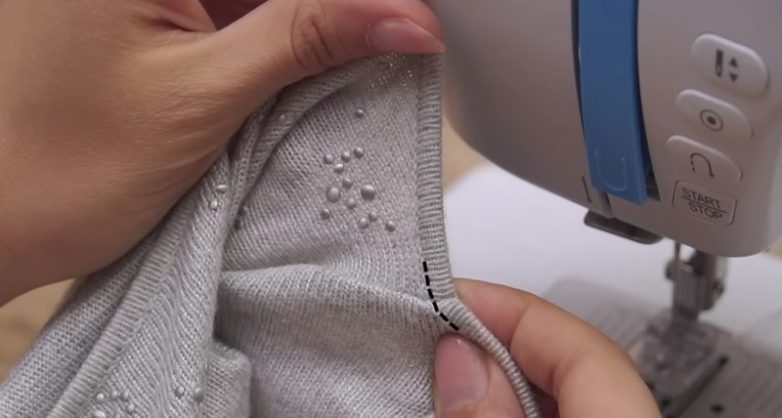Как легко уменьшить растянувшуюся горловину свитера
