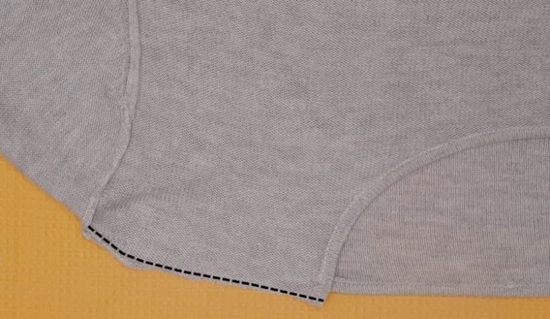 Как легко уменьшить растянувшуюся горловину свитера
