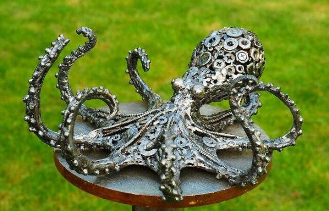 Невероятные скульптуры из металлолома