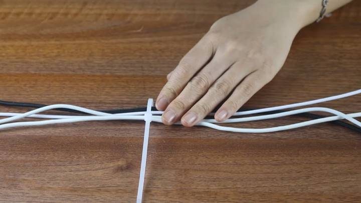 5 полезный идей с кабельными стяжками, которые точно пригодятся в быту