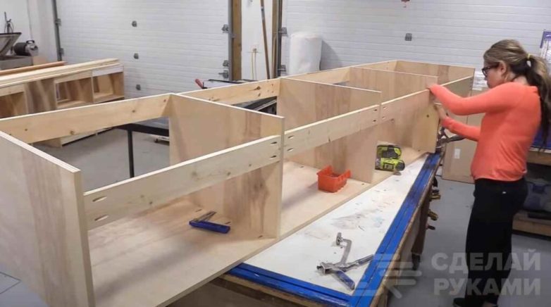 Тахта с выдвижными ящиками