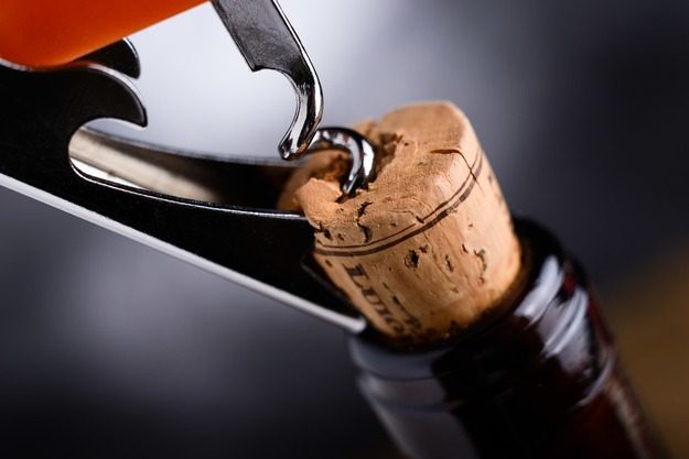 Как хранить открытую бутылку вина: ценные советы